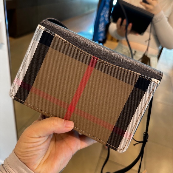 BURBERRY HAMPSHIRE BLACK SMALL CROSSBODY NEW WITH TAG - Picture 4 of 7